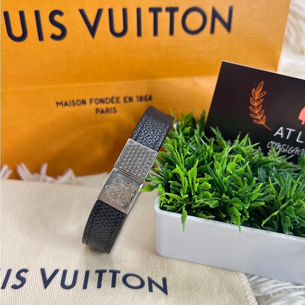 Authentic LOUIS VUITTON PULL IT BRACELET